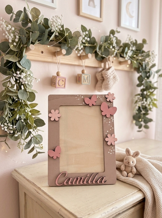 Cornice Personalizzata – Fiori e Farfalle in Legno