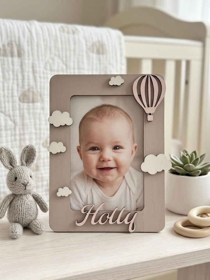Portafoto Personalizzato "Mongolfiera Little Girl" – Cornice in Legno Artigianale